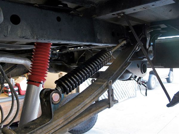 129_0808_07_zproject_nissan_titancoil_spring_placement.jpg