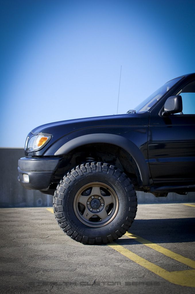 Any pictures of bronze wheels on green World